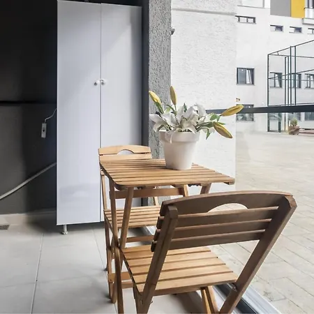 Amazing Flat Near Metro With Balcony In Pendik *